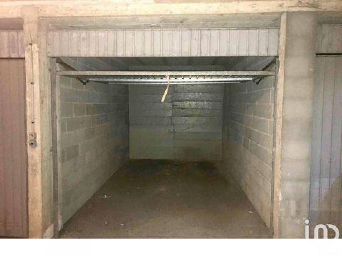 13m² Shop in Bandol, France No. 17372