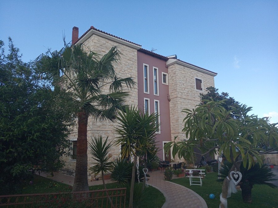 9 bedrooms Commercial property in Chania, Greece No. 164