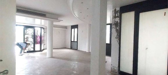 343m² Office in Reggio Emilia, Italy No. 94690 3