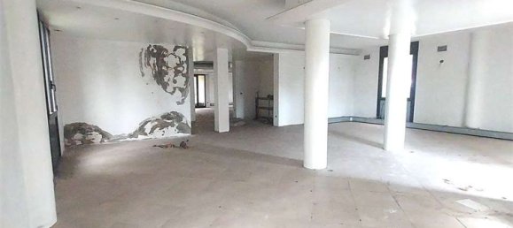 343m² Office in Reggio Emilia, Italy No. 94690 2