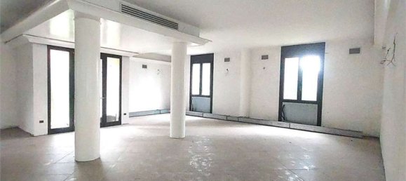 343m² Office in Reggio Emilia, Italy No. 94690 4