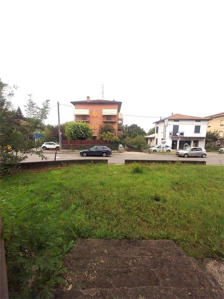 343m² Office in Reggio Emilia, Italy No. 94690