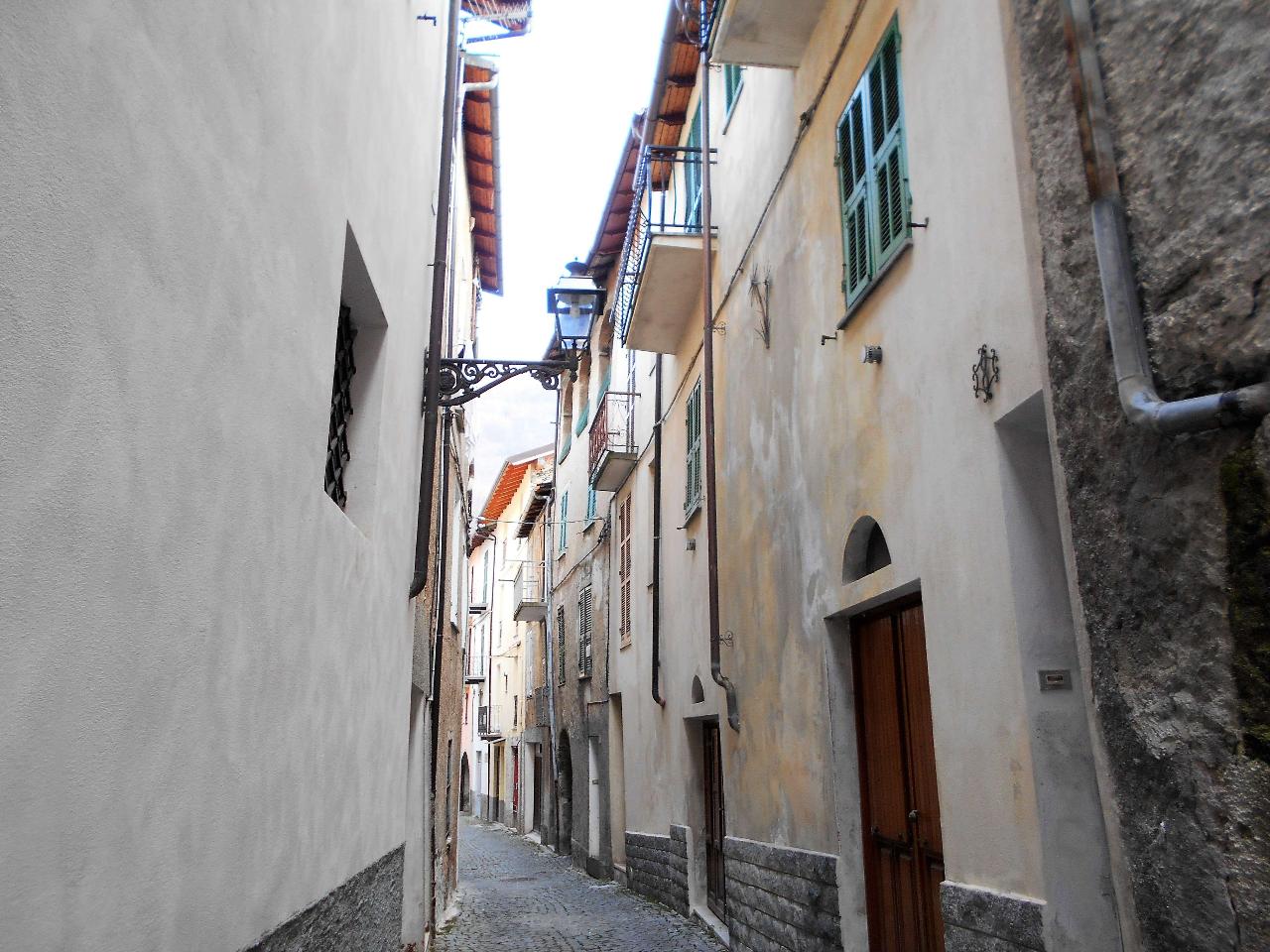 Дом с 6 комнатами в Ормеа, Италия № 116761