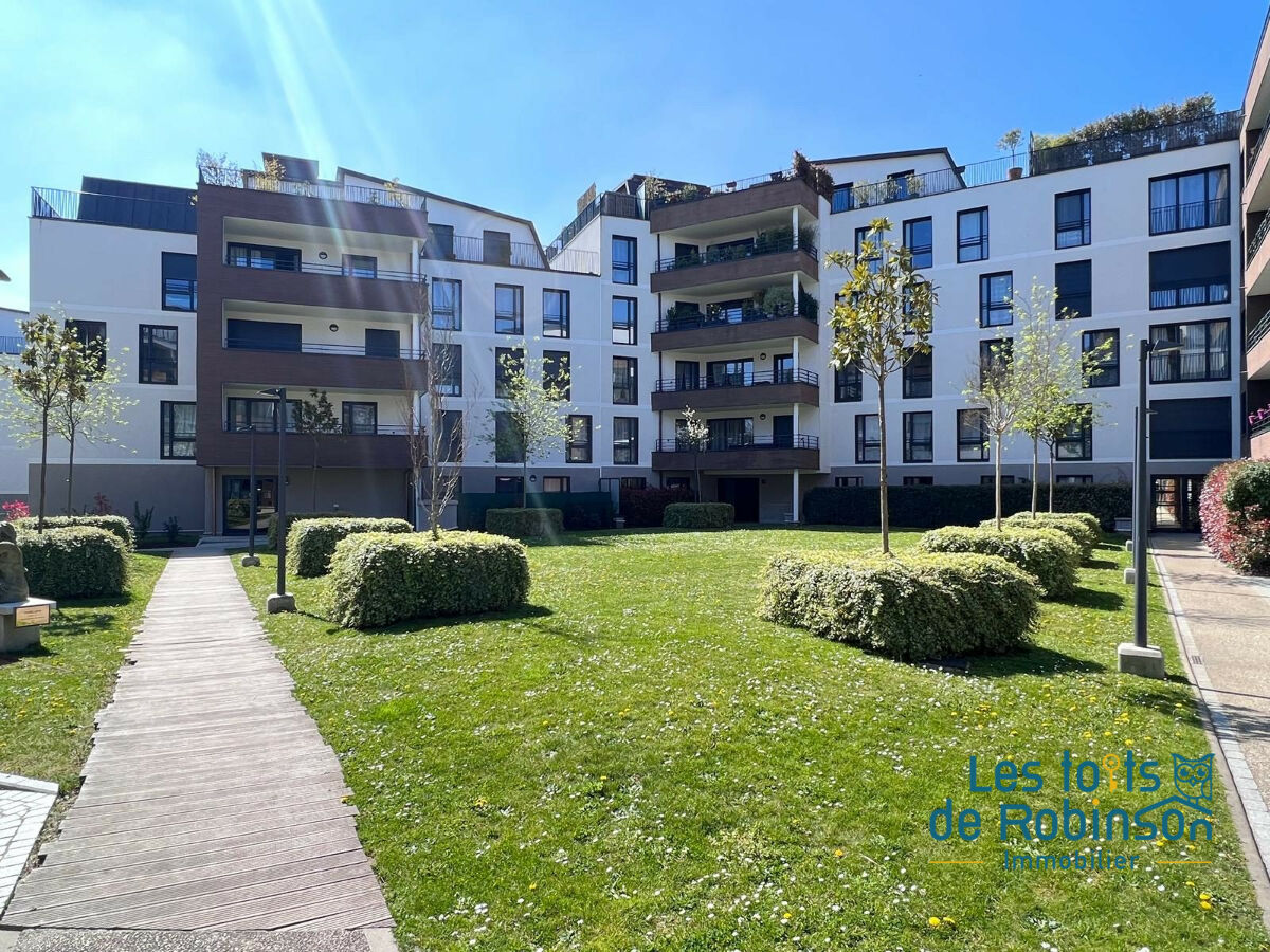 2 bedrooms Apartment in Le Plessis-Robinson, France No. 298627