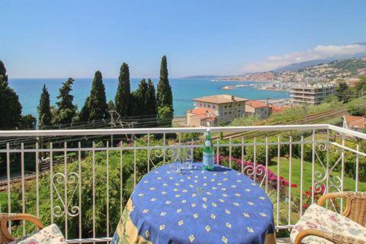 2 bedrooms Condo in Menton, France No. 3251
