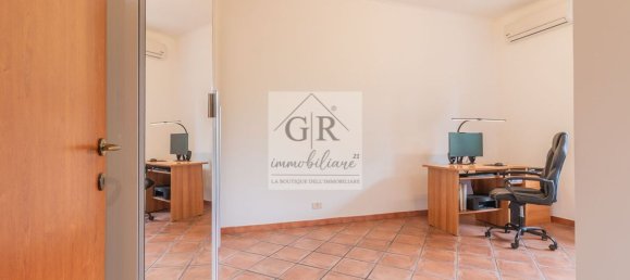 Квартира с 3 комнатами в Рим, Италия № 288368 20