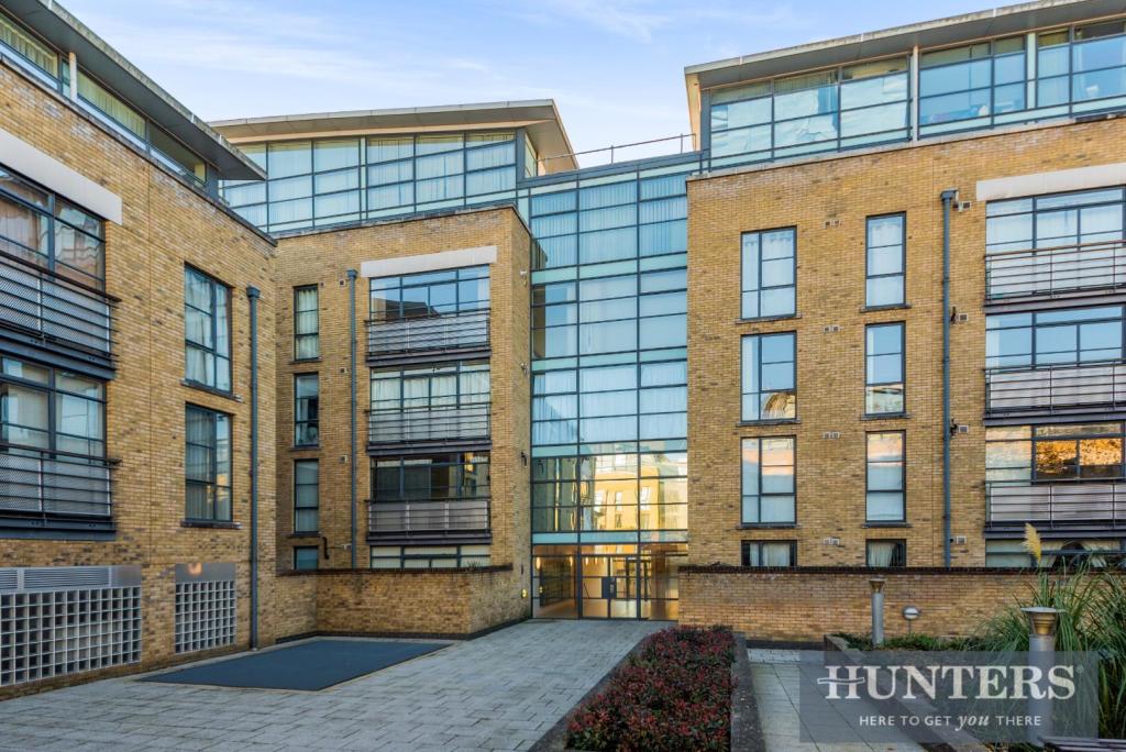 1 bedroom Apartment in Brentford, United Kingdom No. 12373