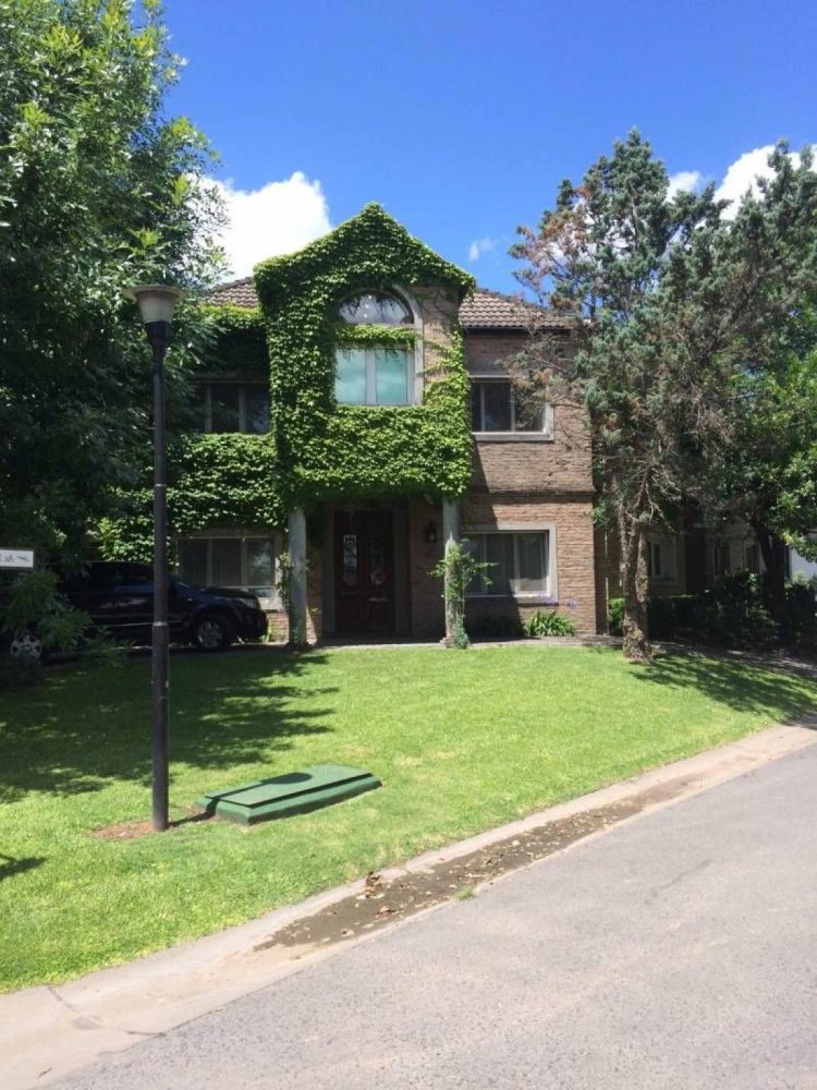 5 bedrooms House in Tigre, Argentina No. 20268