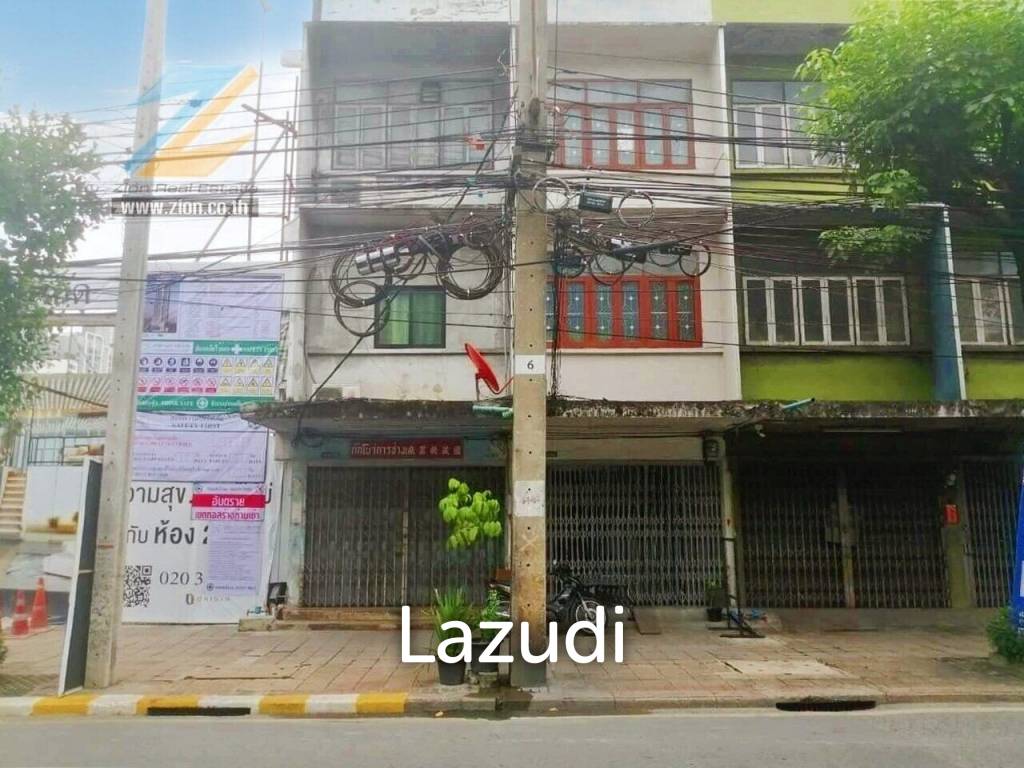 295m² Commercial property in Khlong Toei, Thailand No. 14261