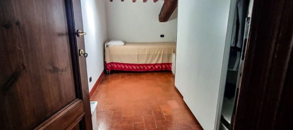 4 bedrooms Apartment in Lucca, Italy No. 340758 10