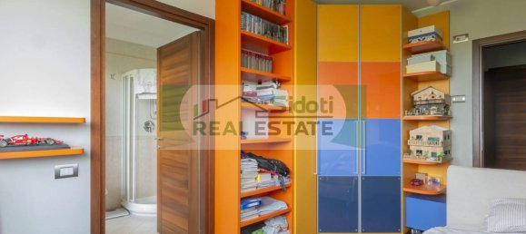 3 bedrooms Penthouse in Segrate, Italy No. 2555 11