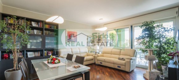 3 bedrooms Penthouse in Segrate, Italy No. 2555 32
