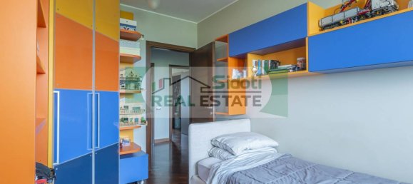 3 bedrooms Penthouse in Segrate, Italy No. 2555 12