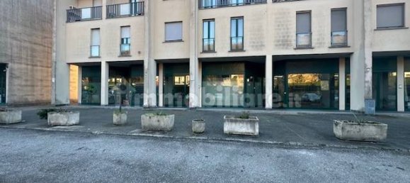 4 rooms Commercial property in Montorfano, Italy No. 338975 2