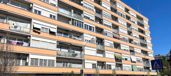 2 rooms Apartment in Rome, Italy No. 24300 2