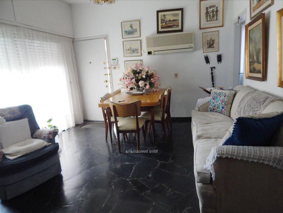 3 bedrooms House in Montevideo, Uruguay No. 2595