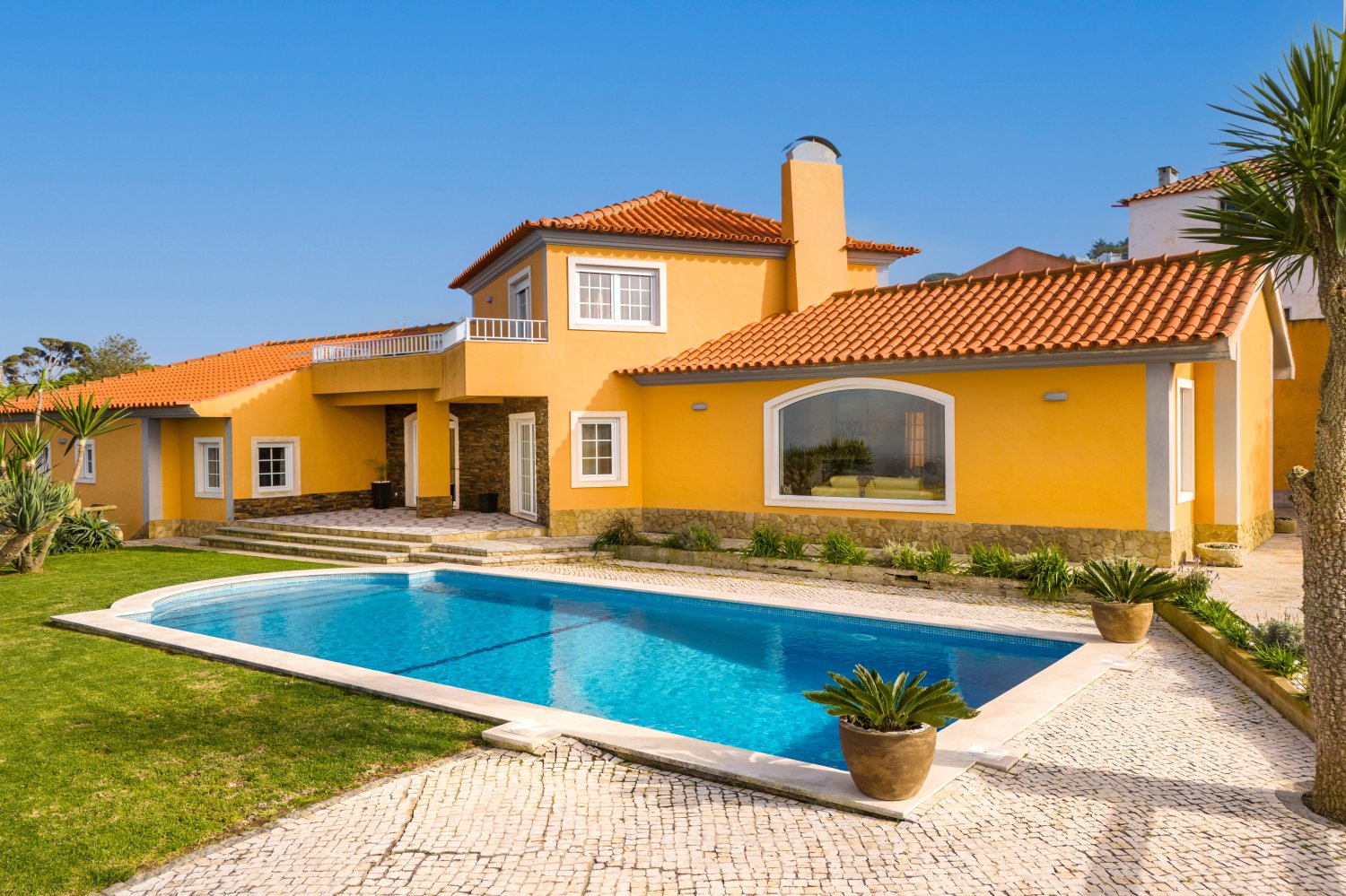 3 bedrooms House in Colares, Portugal No. 49639