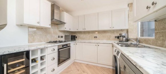 3 bedrooms House in Surbiton, United Kingdom No. 10222 10