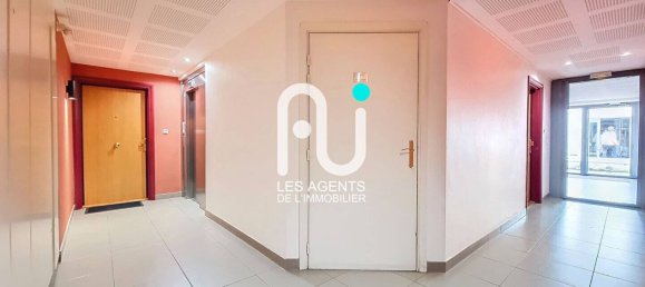 3 bedrooms Apartment in Colombes, France No. 175639 10