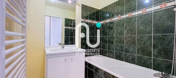 3 bedrooms Apartment in Colombes, France No. 175639 4