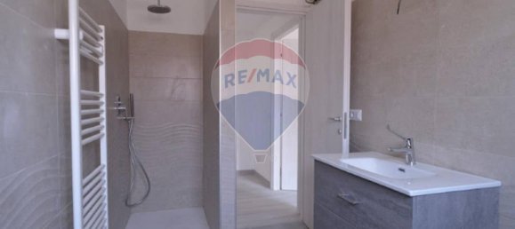 2-salle Appartement à Magenta, Italy No. 236465 8