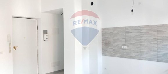 2-salle Appartement à Magenta, Italy No. 236465 6