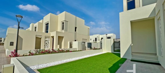 4 bedrooms Townhouse in Town Square, UAE No. 28591 2