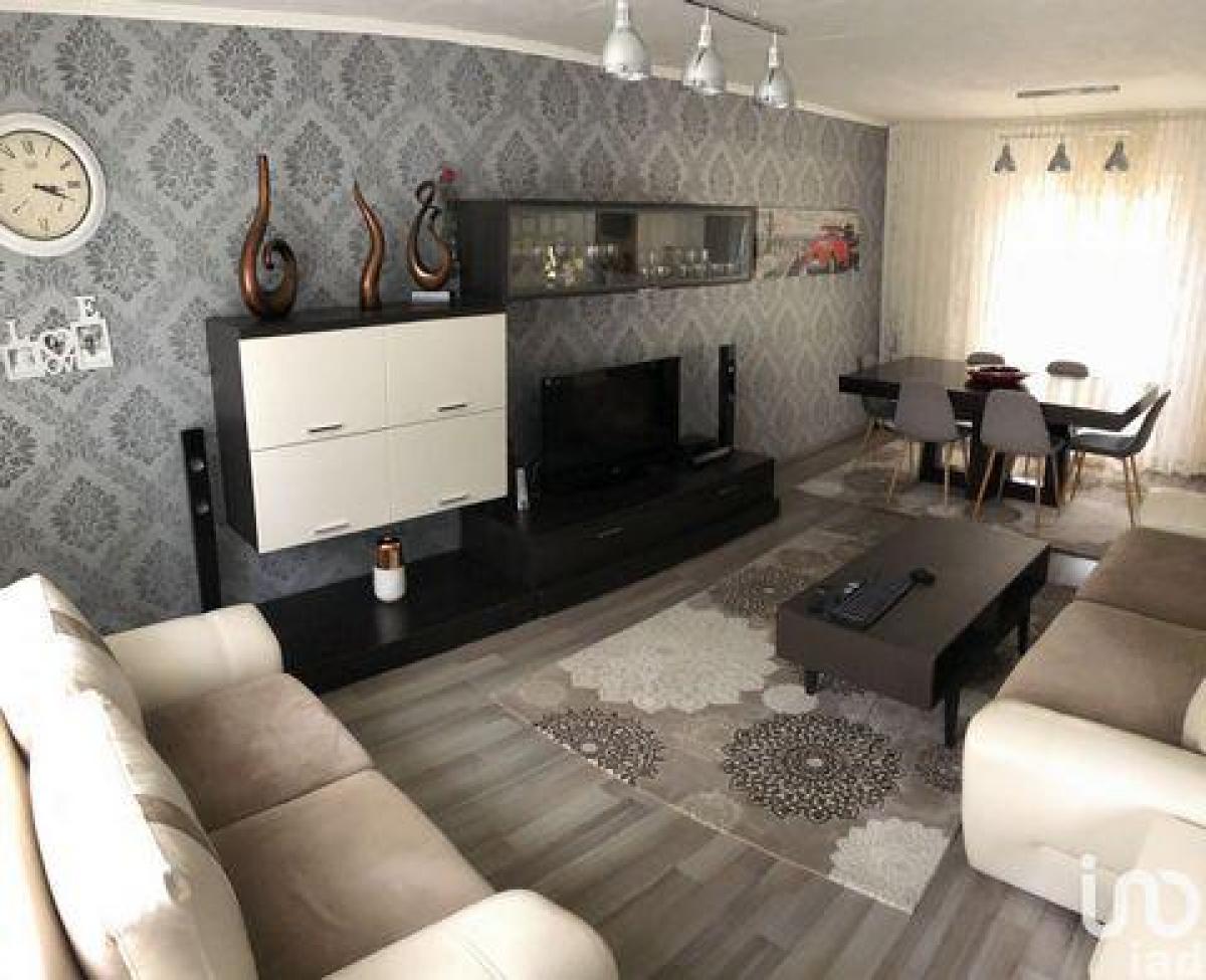 Casa de 3 dormitorios en Sens, France No. 7136