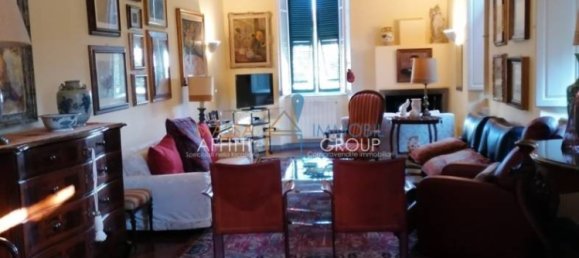 Villa de 3 dormitorios en Carrara, Italy No. 48083 2