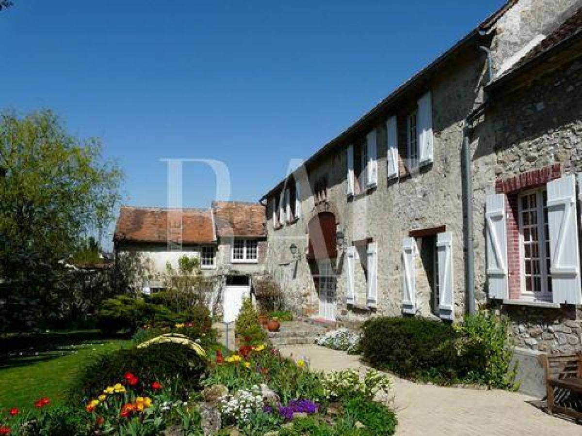 4 bedrooms Condo in Fontainebleau, France No. 33450