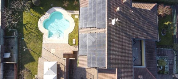 8 rooms Villa in Bellusco, Italy No. 24387 4