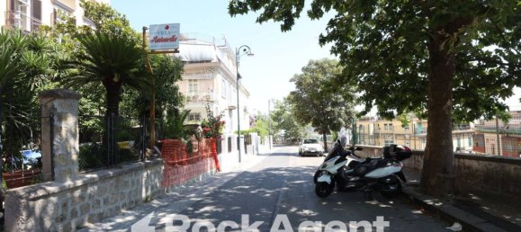 8 bedrooms Apartment in Naples, Italy No. 193445 35