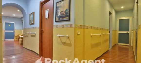 8 bedrooms Apartment in Naples, Italy No. 193445 25