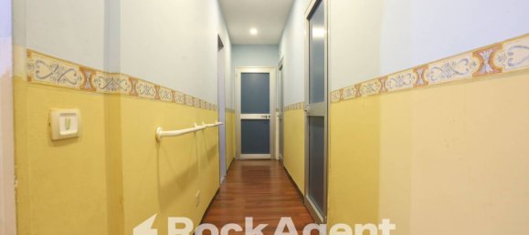 8 bedrooms Apartment in Naples, Italy No. 193445 20