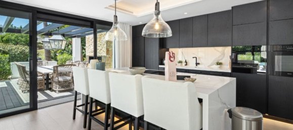 5 bedrooms Villa in Nueva Andalucia, Spain No. 286249 12