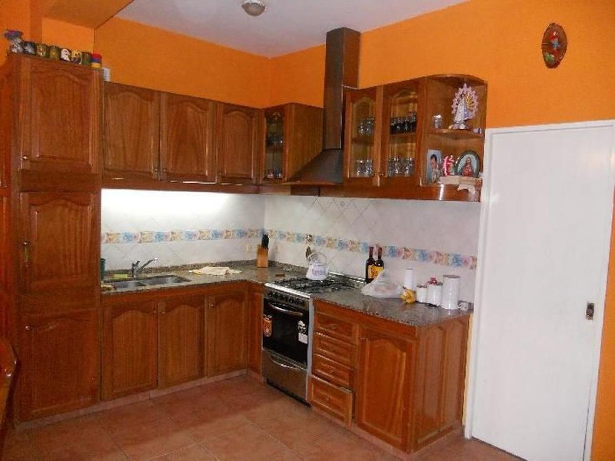 3 Schlafzimmer Haus in San Miguel, Argentina, Nr. 80918