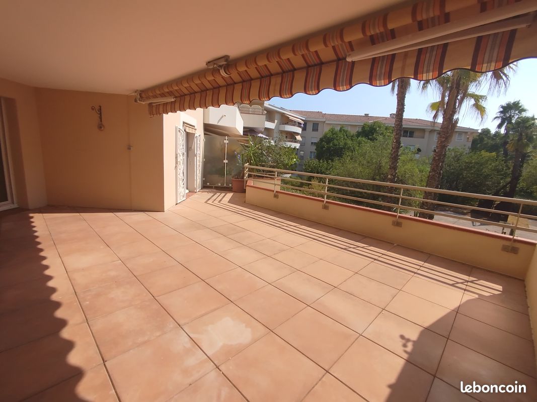 2 bedrooms Apartment in Hyeres, France No. 338534