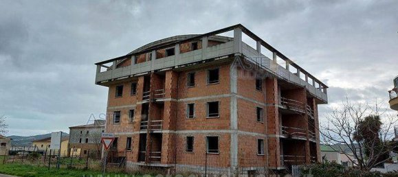 Edifício de 5 divisões em Corropoli, Italy N.º 345390 3