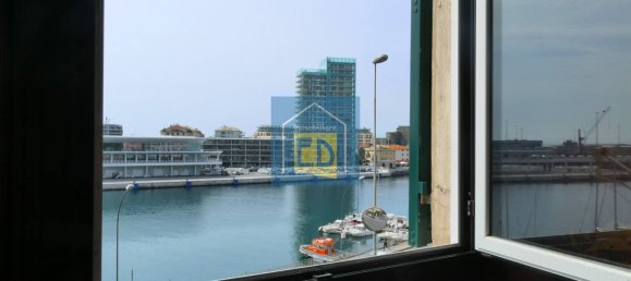 Квартира с 3 спальнями в Савона, Италия № 320754 36