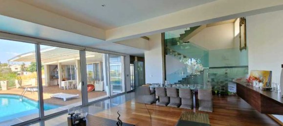 5 bedrooms Villa in Limassol, Cyprus No. 13641 2