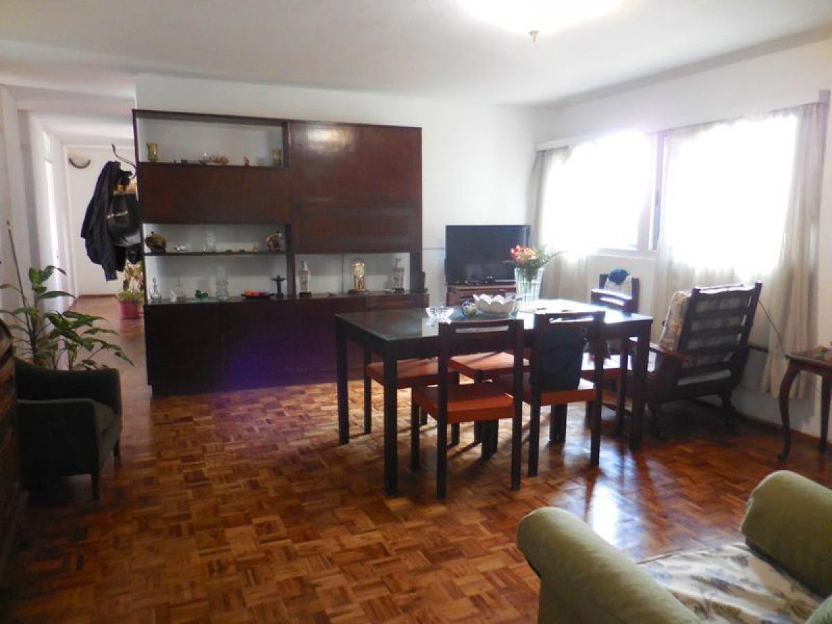 4 bedrooms Apartment in Montevideo, Uruguay No. 8068