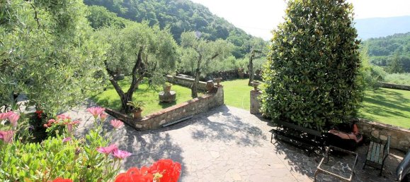 4 bedrooms Villa in Lucca, Italy No. 163 4