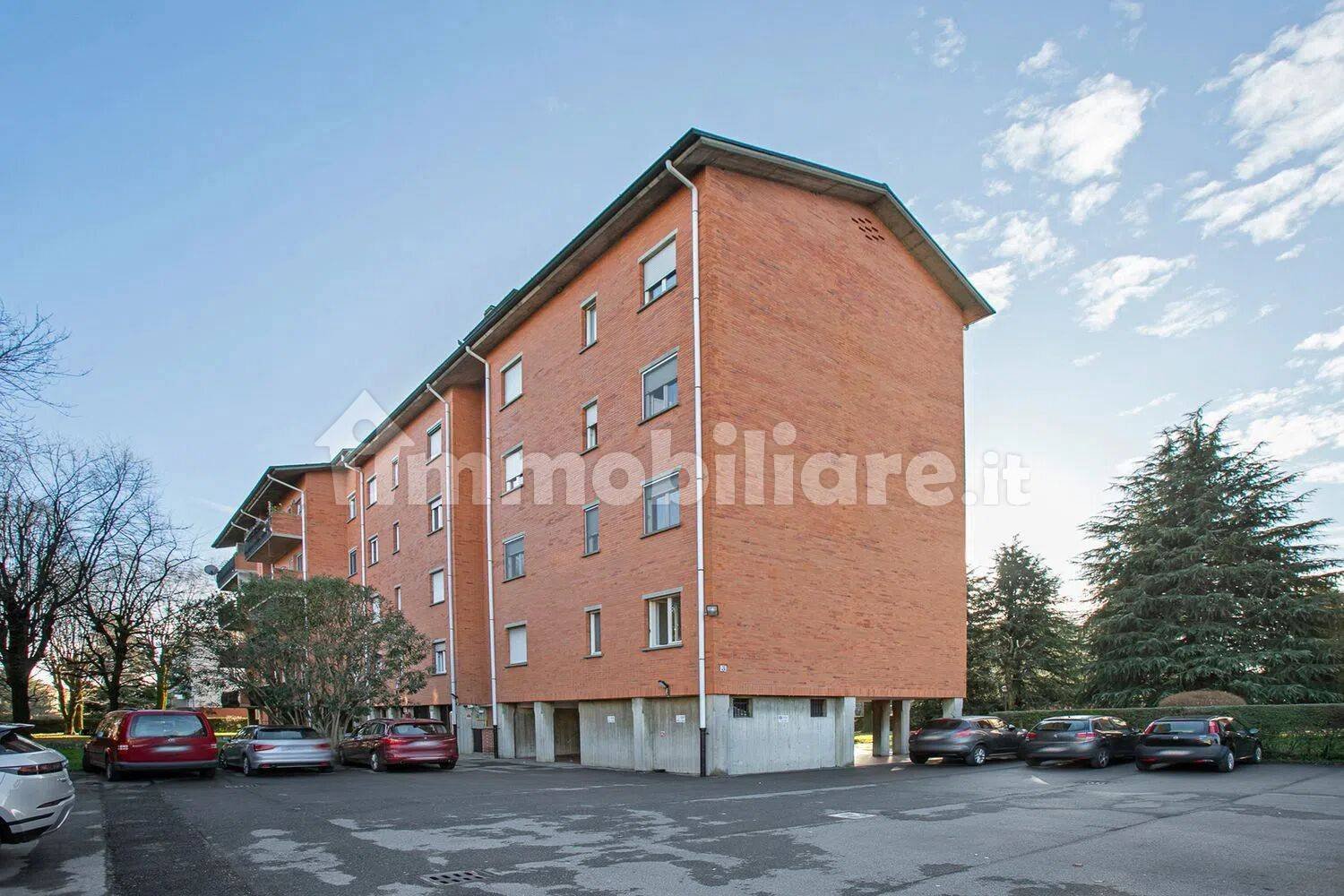 2 bedrooms Apartment in Bergamo, Italy No. 257447