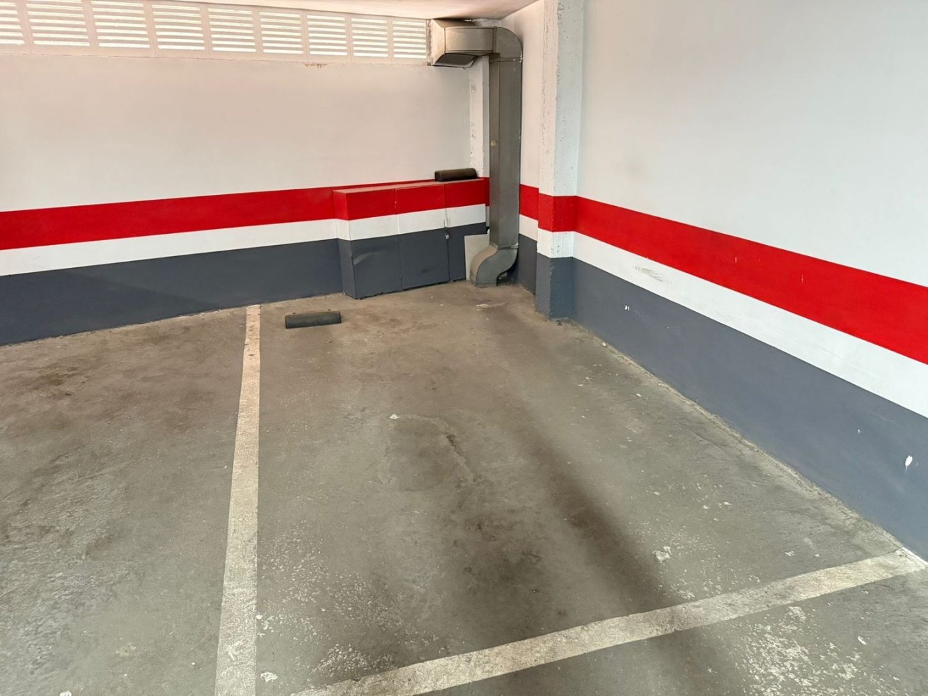  Garage in Zaragoza, Spain No. 229871