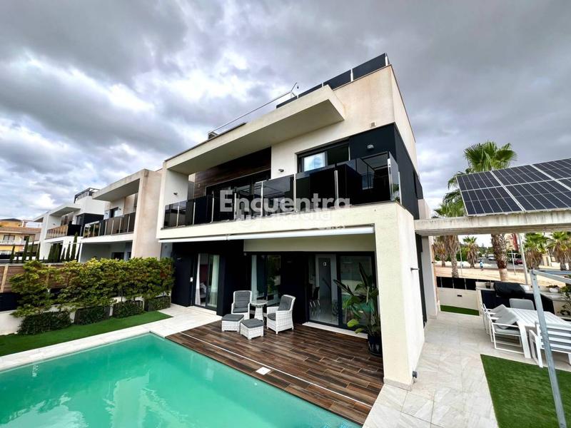 4 bedrooms House in Alicante, Spain No. 205748