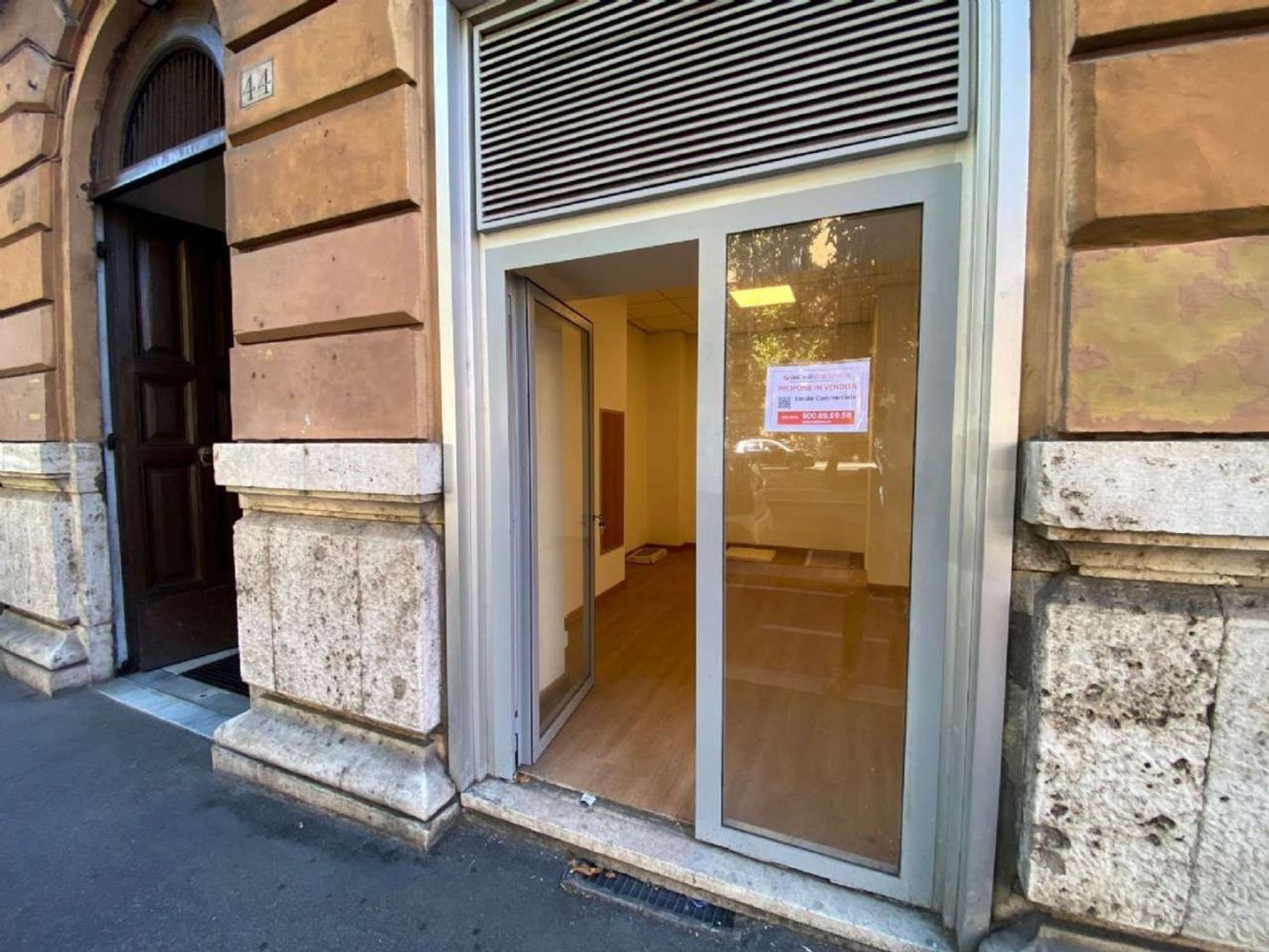 Propiedad comercial en Rome, Italy 18 m² No. 337767