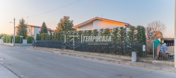 5غرفة فيلا في Inveruno, Italy رقم 171332 36