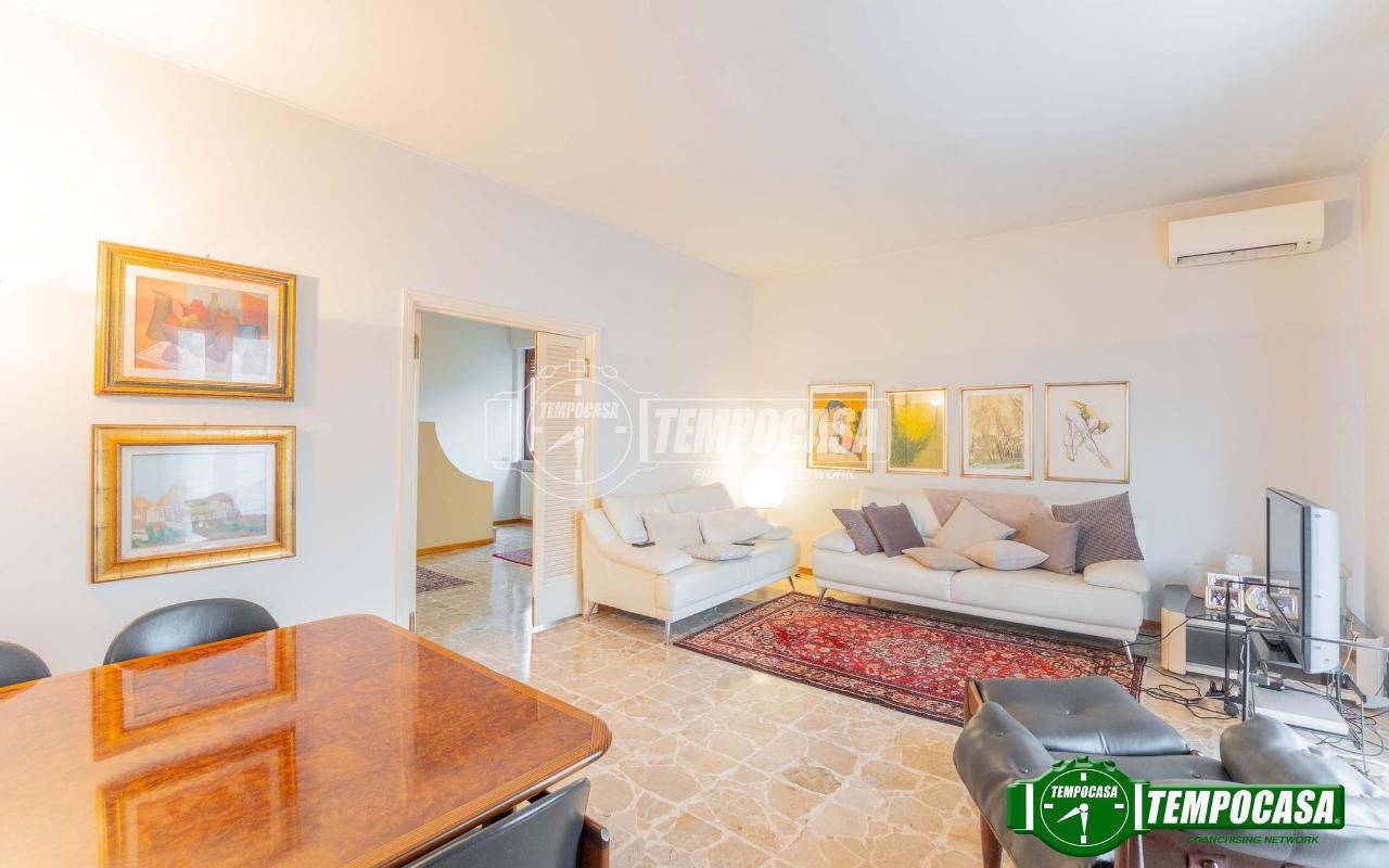 5غرفة فيلا في Inveruno, Italy رقم 171332