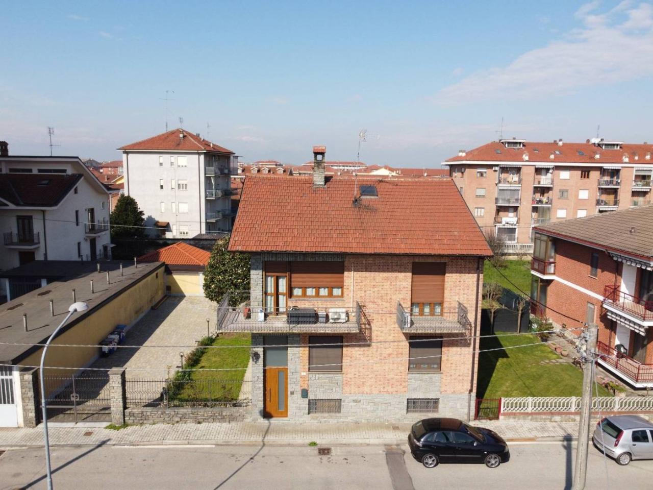 8 rooms Villa in Vinovo, Italy No. 28833