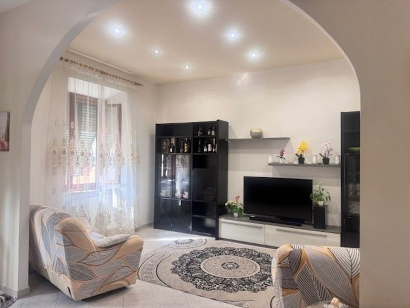 5 rooms Apartment in Livorno, Italy No. 306686